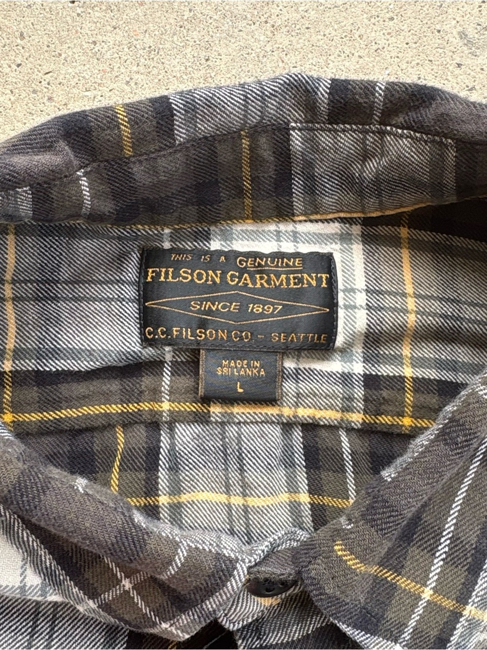 Filson Button Down Flannel Men's Large Olive Navy Cream 100% Cotton - Picture 5 of 6